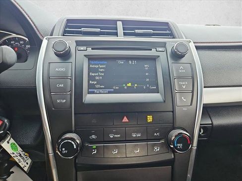 Used 2017 Toyota Camry SE image 15