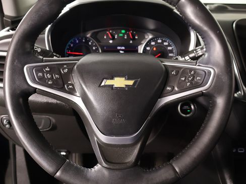 Used 2022 Chevrolet Equinox LT AWD/4WD image 3