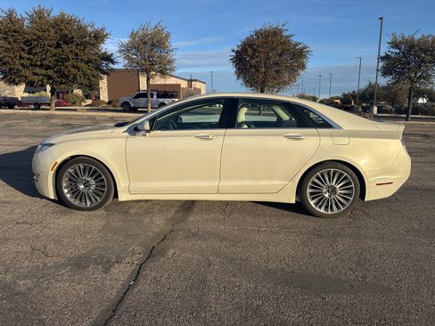 Used 2014 Lincoln MKZ AWD image 2