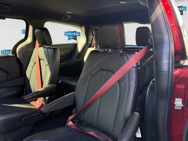 New 2027 Chrysler Pacifica Select AWD/4WD image 10
