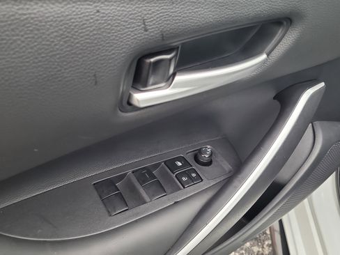 Certified 2025 Toyota Corolla SE image 17