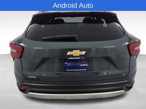 Used 2025 Chevrolet Trax LT FWD image 4