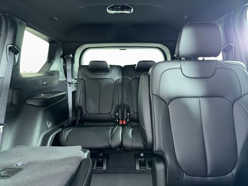 New 2025 Jeep Grand Cherokee L Limited w/ Black Appearance Package image 7