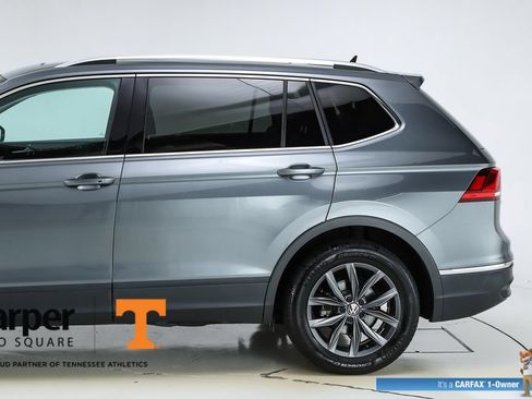 Used 2023 Volkswagen Tiguan SE w/ Panoramic Sunroof Package FWD image 4