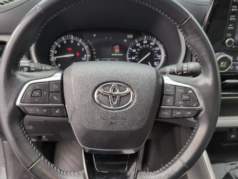 Used 2021 Toyota Highlander XLE image 15