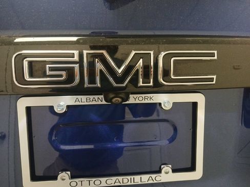 Used 2023 GMC Acadia SLT w/ Elevation Edition AWD/4WD image 28