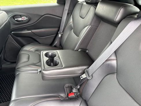 Used 2020 Jeep Cherokee Trailhawk AWD/4WD image 33