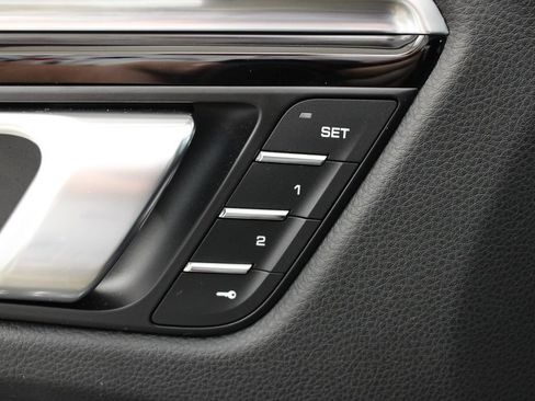 Certified 2023 Porsche Macan AWD/4WD image 24