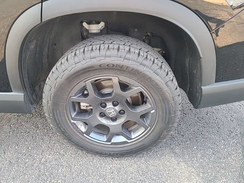 Used 2025 Honda Pilot TrailSport image 9