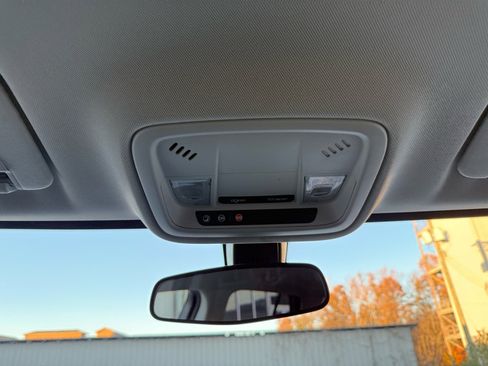 Used 2019 Chevrolet Traverse LT image 17