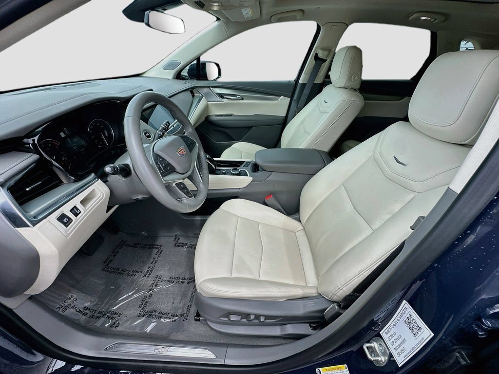 Used 2025 Cadillac XT5 Premium Luxury w/ LPO, Floor Liner Package FWD image 18