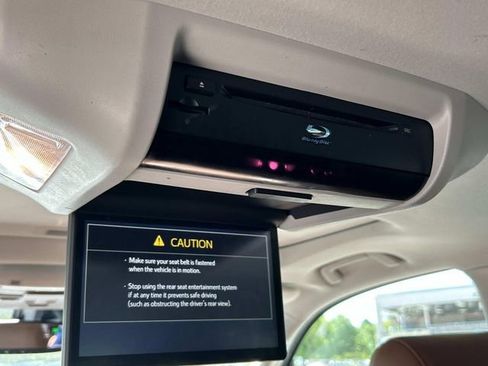 Used 2020 Toyota Sequoia Platinum AWD/4WD image 28