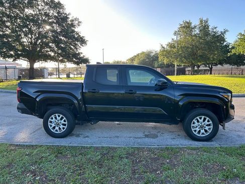 Used 2024 Toyota Tacoma SR image 6
