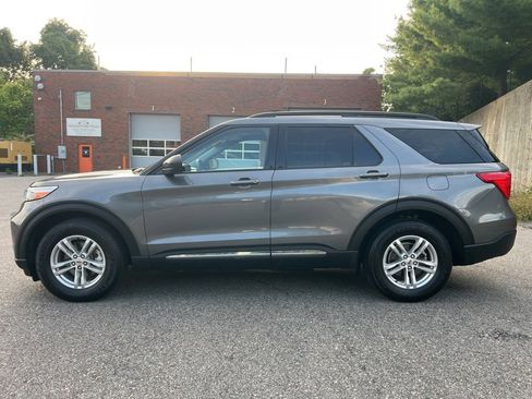 Used 2022 Ford Explorer XLT w/ Equipment Group 202A image 2