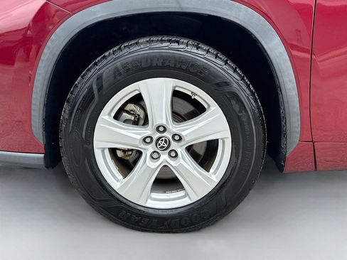 Used 2020 Toyota Highlander LE FWD image 41