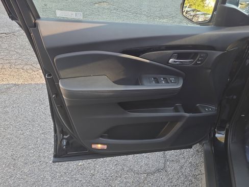 Used 2021 Honda Pilot Touring image 19