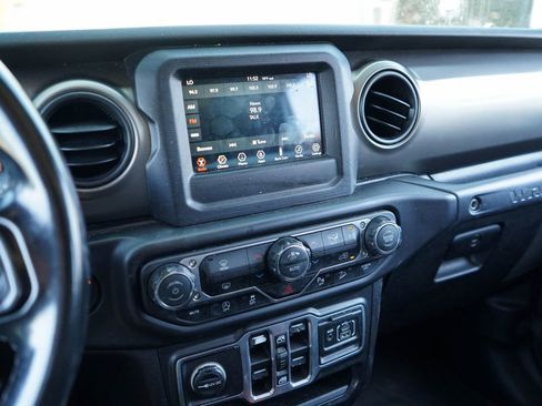 Used 2018 Jeep Wrangler Unlimited Sport S AWD/4WD image 8