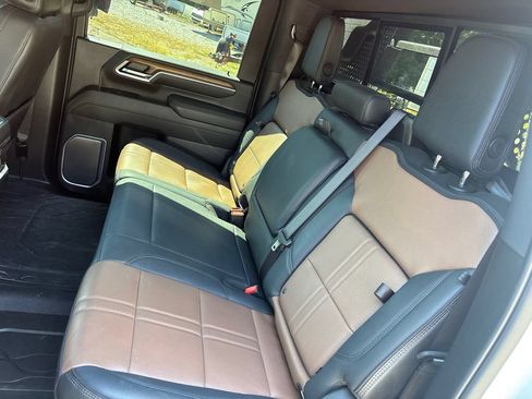 Used 2025 Chevrolet Silverado 3500 High Country w/ High Country Premium Package AWD/4WD image 14
