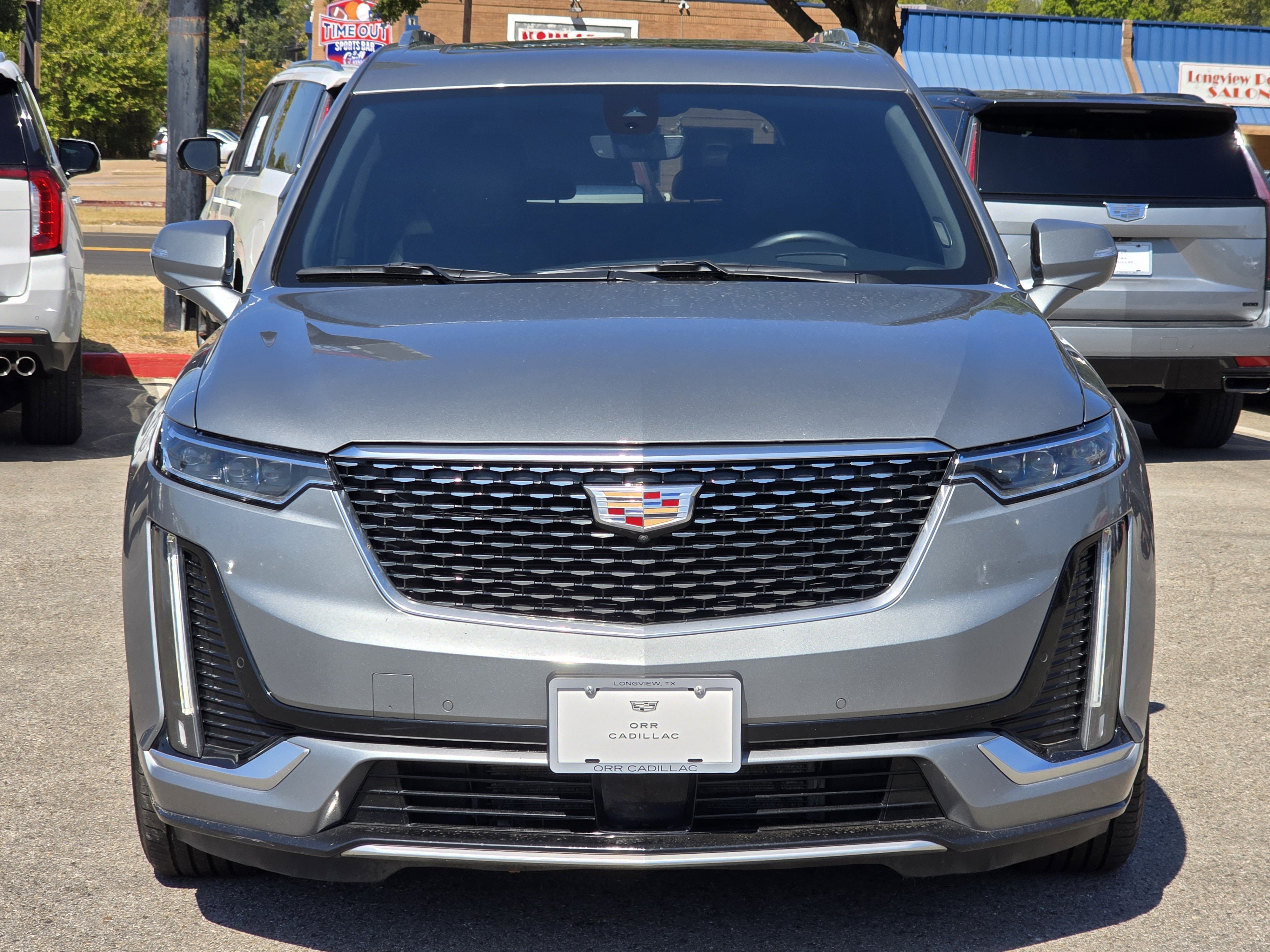Used 2023 Cadillac XT6 Premium Luxury w/ Technology Package FWD image 2