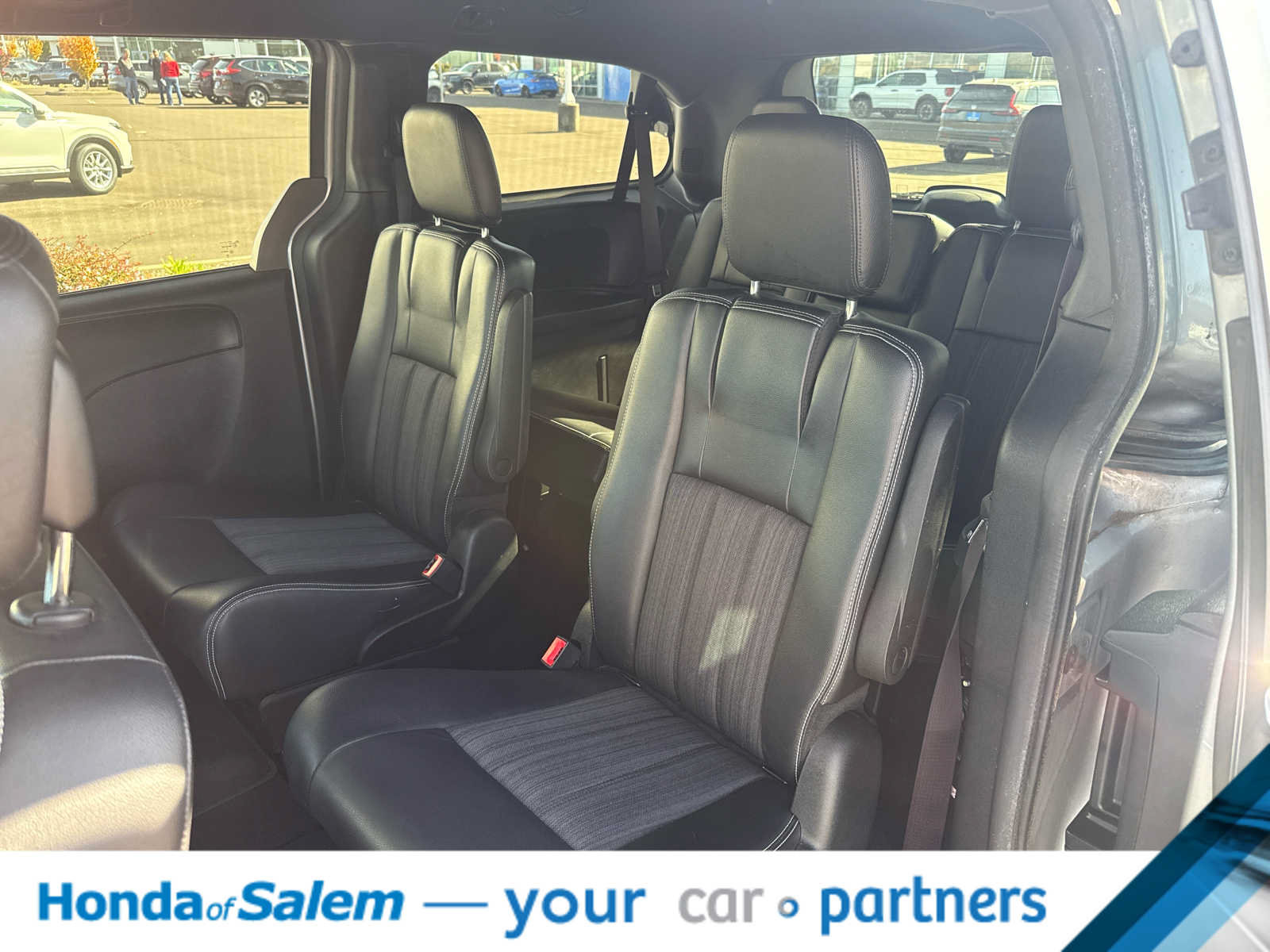 Used 2014 Chrysler Town & Country S FWD image 13