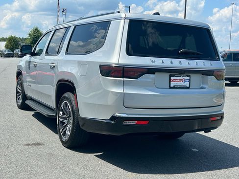 Used 2024 Jeep Wagoneer L Series II image 7