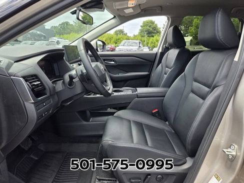 Used 2025 Nissan Rogue SL FWD image 9