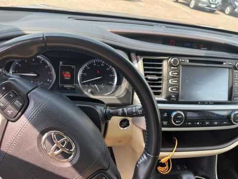 Used 2017 Toyota Highlander Limited Platinum AWD/4WD image 7