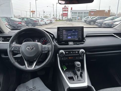 Used 2021 Toyota RAV4 XLE w/ Convenience Package image 7