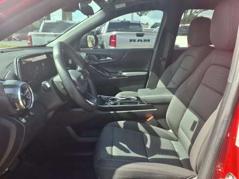 Used 2026 Chevrolet Equinox LT FWD image 17