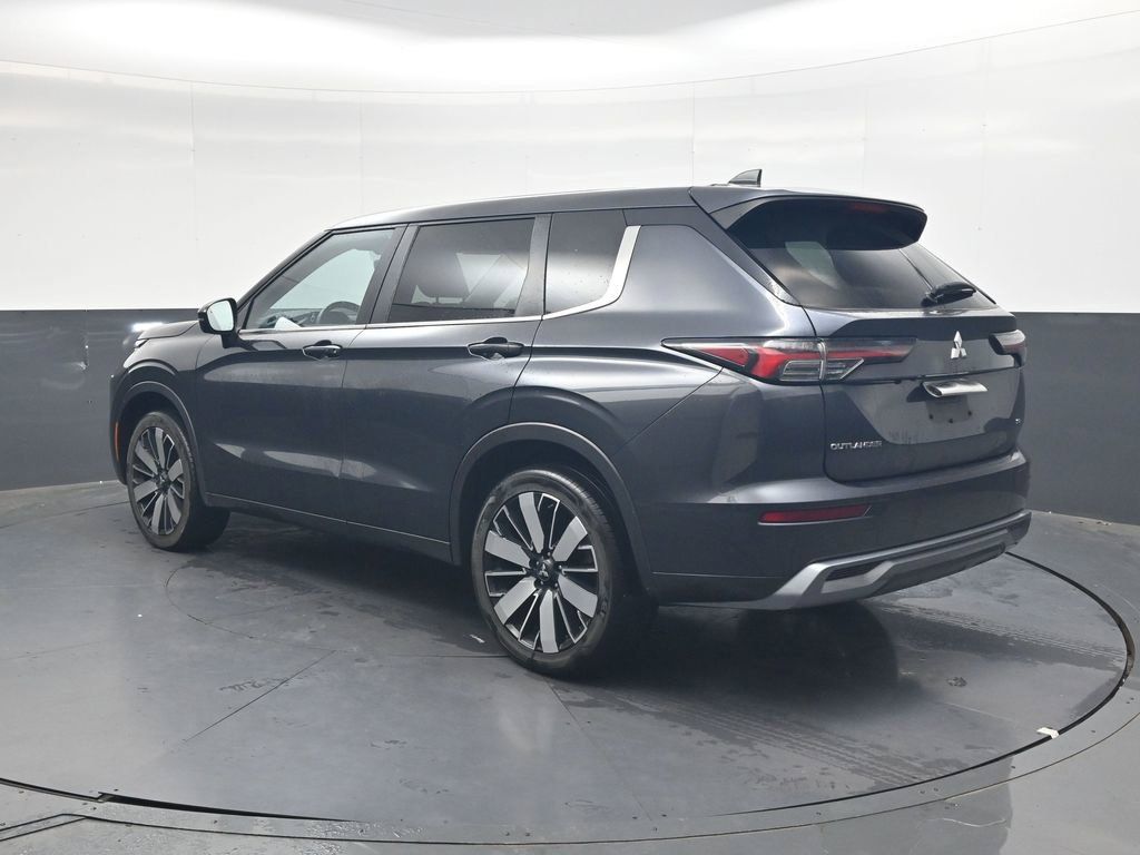 Used 2025 Mitsubishi Outlander SE FWD image 6