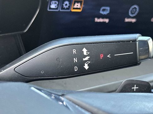 Used 2025 Chevrolet Traverse LT FWD image 23