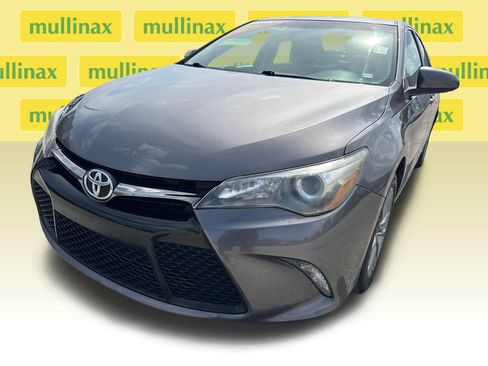 Used 2017 Toyota Camry SE FWD image 9