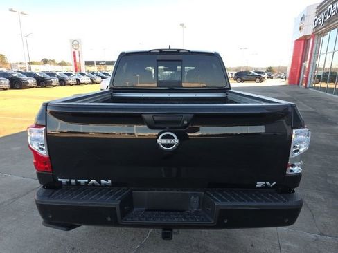 Used 2023 Nissan Titan SV w/ SV Convenience Package image 10
