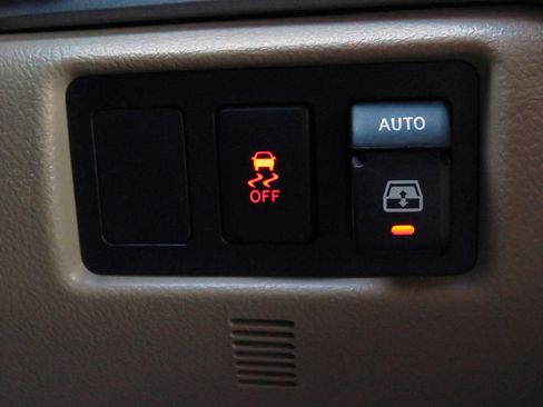 Used 2013 Toyota Sequoia Platinum image 30