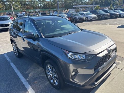 Used 2021 Toyota RAV4 XLE Premium image 2