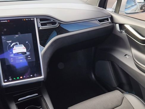 Used 2017 Tesla Model X 90D image 15