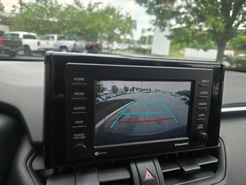 Used 2022 Toyota RAV4 LE AWD/4WD image 26