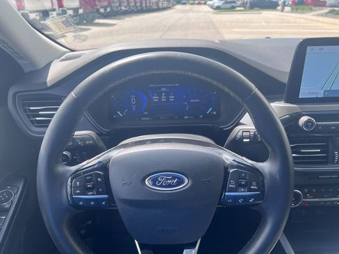 Used 2022 Ford Escape Titanium AWD/4WD image 24