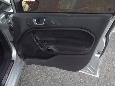Used 2012 Ford Fiesta SE FWD image 27