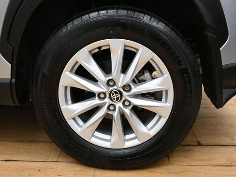 Used 2024 Toyota Corolla Cross LE AWD/4WD image 11
