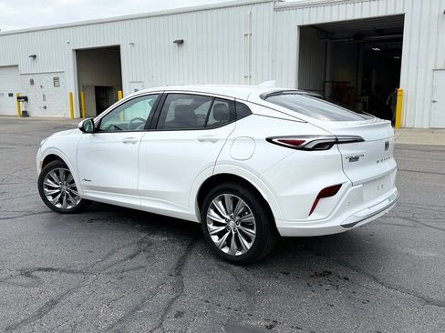 Used 2025 Buick Envista Avenir FWD image 3