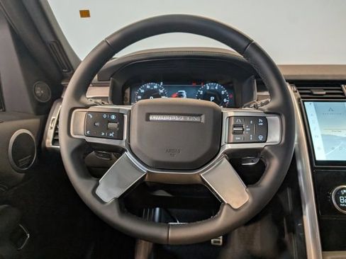 Used 2025 Land Rover Discovery Dynamic SE AWD/4WD image 14