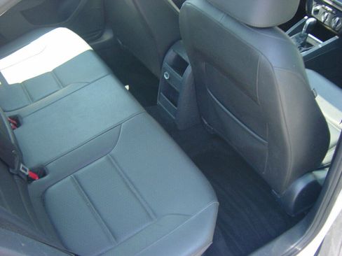 Used 2017 Volkswagen Jetta SE image 13