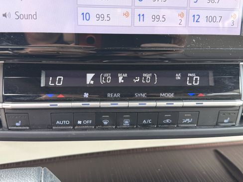 Certified 2024 Toyota Sienna XLE FWD image 15