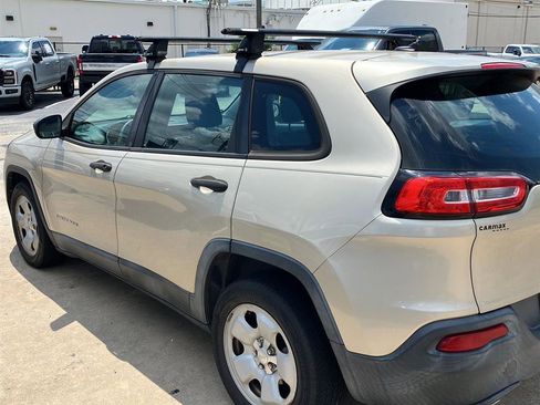 Used 2014 Jeep Cherokee Sport FWD image 6