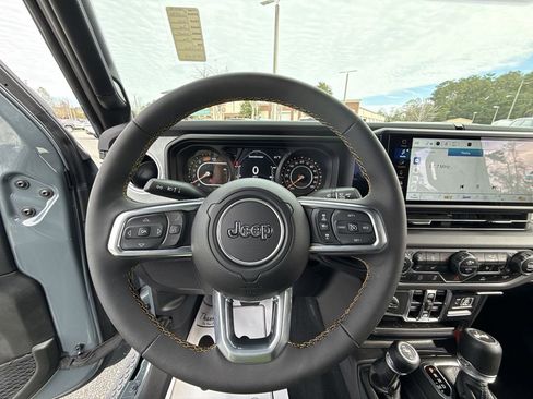 Used 2024 Jeep Wrangler Sahara image 14