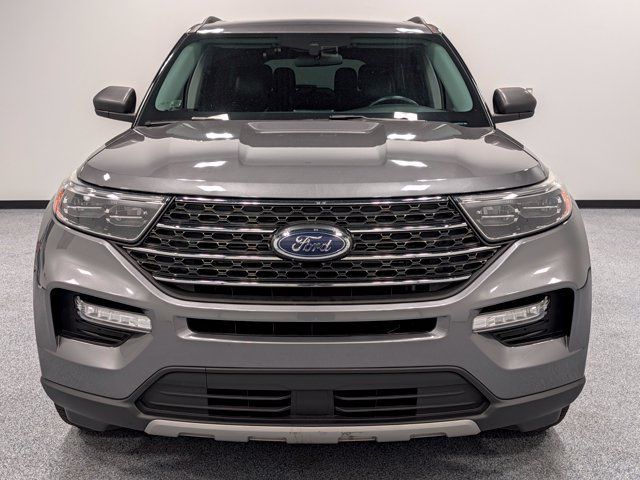 Used 2023 Ford Explorer XLT w/ Equipment Group 202A AWD/4WD image 3