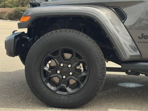 Used 2023 Jeep Gladiator Mojave AWD/4WD image 11