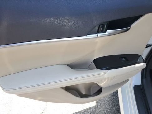 Used 2020 Toyota Camry XLE w/ Navigation Package FWD image 16
