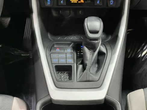 Used 2022 Toyota RAV4 XLE image 16